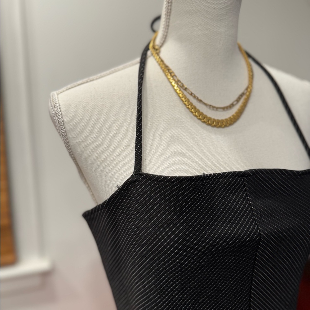 90’s Chic Black Pinstripe top - Picture 6 of 8
